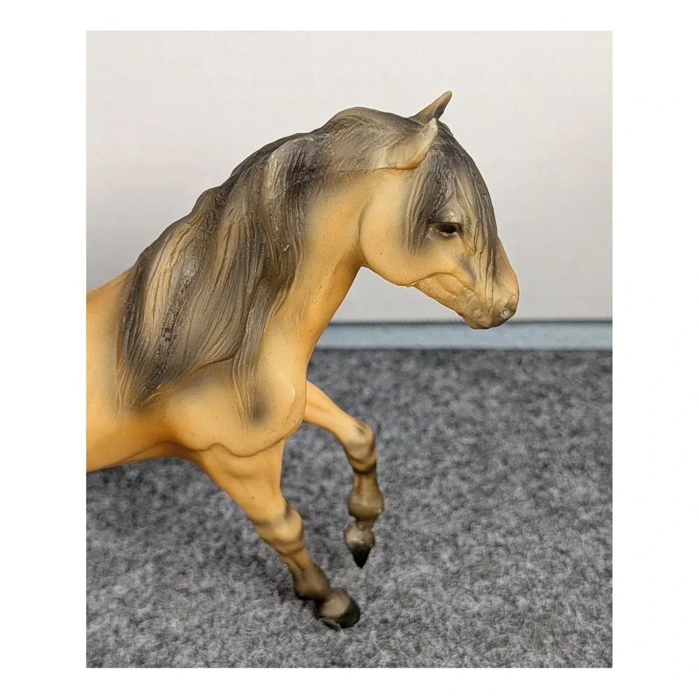 Breyer Classic Series Masteno Horse Red Dun Mustang Model 1992-1998 Vintage 7